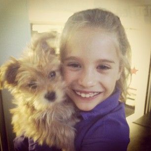 Kenzie and a little dogOMG so cute Dance Moms Season 3, Mackenzie Ziegler Dance, Dance Moms Mackenzie, Dance Moms Moments, Dance Moms Cast, Electro Dance, Dance Moms Funny, Dance Moms Dancers, Cillian Murphy Peaky Blinders