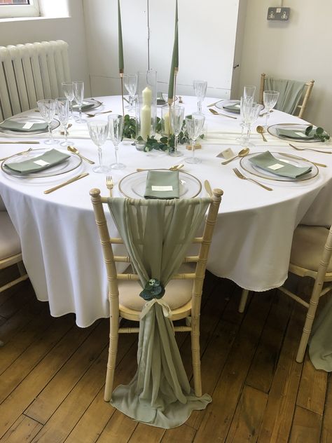 Tulle Eucalyptus Table, Sage Green Wedding Tables, Sage Green Wedding Round Tables, Green And White Wedding Round Table Decor, Sage Green Wedding Circle Table Setting, Sage Table Linen Wedding, Sage Green Wedding Table, Sage Green Wedding Theme, Minimalist Wedding Decor