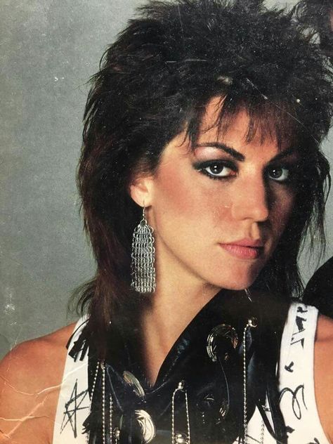 Joan Jett Outfits, Joan Jett Hair, 80s Rock Hair, Punk Rock Hair, Rock Makeup, Rocker Hair, 80s Makeup, Lita Ford, 80s Hair