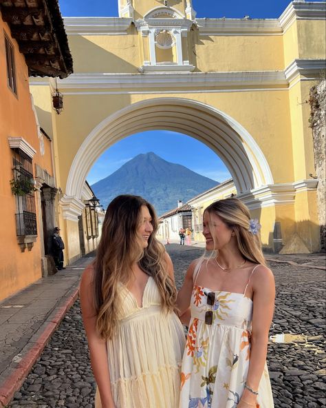 Antigua🌞 Travel, Antigua, Guatemala, visit Guatemala, arco de Santa Catalina, travel besties Guatemala Pictures Ideas, Antigua Guatemala Aesthetic, Antigua Aesthetic, Travel Besties, Guatemala Travel, Central America Travel, Santa Catalina, America Travel, Poses For Pictures