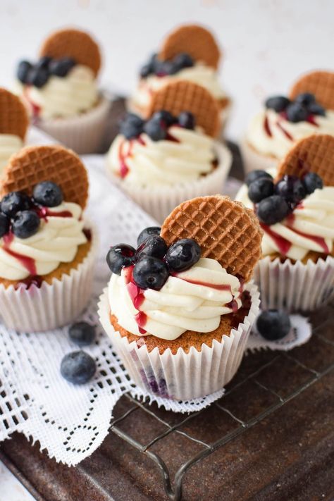 Blueberry Waffle Cupcakes - Katie Cakes Blueberry Muffin Birthday Cake, Unique Cupcakes Ideas Creative, Creative Cupcakes Ideas Decorations, Waffle Cupcakes, Blueberry Waffle, Crazy Cupcakes, Homemade Blueberry Syrup, Breakfast Cupcakes, Spring Cupcakes