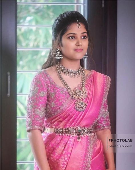 Pink Sari, Pink Blouse Designs, South Indian Bride Saree, Engagement Saree, Hair Style On Saree, Latest Bridal Blouse Designs, Choli Dress, Bridal Sarees South Indian, Simple Saree Designs