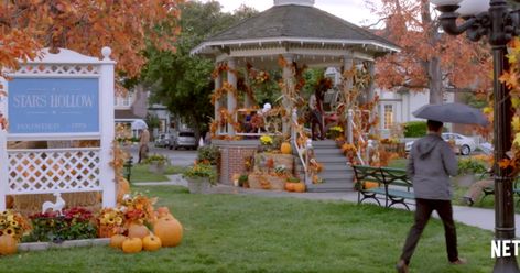 Town of Stars Hollow Library Wallpaper, Gilmore Girls Seasons, Gilmore Girls Fan, Gilmore Girl, Lorelai Gilmore, Stars Hollow, Fall Inspo, Television Program, Rory Gilmore