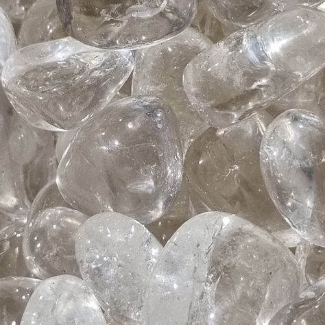 ✨ Elevate your vibes with our Clear Quartz Tumbled Stones! ✨ These little gems pack a powerful punch, radiating clarity and amplifying your intentions. Whether you're seeking mental clarity, spiritual growth, or simply a touch of serenity, these beauties have got your back. Carry them with you, meditate with them, or place them around your space to invite their cleansing energy into your life. 🌟  #ClearQuartz #TumbledStones #CrystalHealing Clear Quartz Aesthetic, Cristal Aesthetic, Quartz Aesthetic, Cleanse Your Aura, Septarian Stone, Cleansing Energy, Twist Jewelry, Liquid Crystal, Crystal Aesthetic