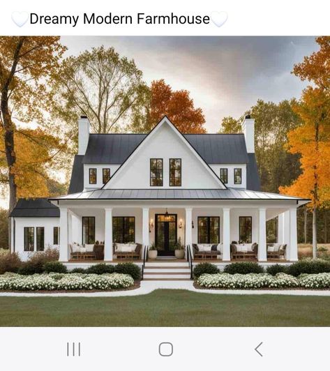 Marthas Vineyard House, Traditional Modern Home, Design Decor Ideas, Dream Life House, American Houses, American House, Farmhouse Style House Plans, Modern Farmhouse Design, Modern Farmhouse Exterior