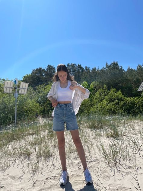 Boyfriend Denim Shorts Outfit, Cottagecore Shorts Outfit, Summer Outfits Long Shorts, Outfits For Japan Summer, Japan Fits Summer, Asia Summer Outfit, Carpenter Shorts Outfit, Mid Length Shorts Outfits, Long Short Outfits