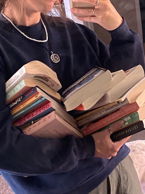 Intellectual Style, Autumn Reads, Reading Marathon, Fall Reads, Autumn Books, Estilo Rory Gilmore, Her Aesthetic, Summer Reads, Reading Motivation