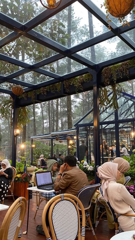 Cafe view Green House Cafe Coffee Shop, Glass Cafe Design, Forest Cafe Design, Roof Top Cafe Design, Cafe Building Design, Garden Cafe Design Outdoor Coffee Shop, Cafe In Forest, Garden Cafe Ideas, Garden Cafe Design