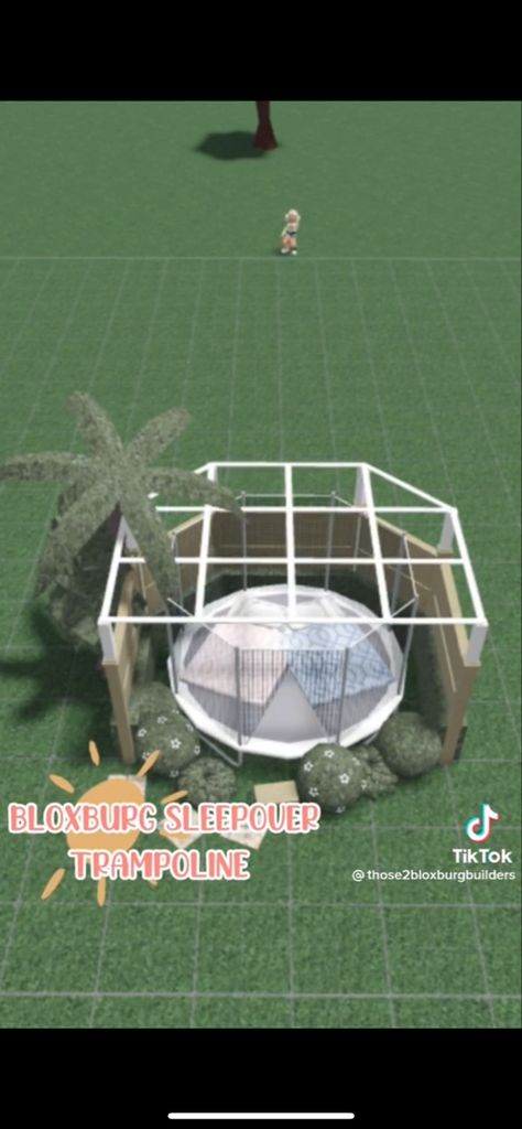 Bloxburg Trampoline Ideas, Bloxburg Campsite Ideas, Outdoor Sleepover, Trampoline House, Coastal Bloxburg, Blocksburg House, Bloxburg Inspiration, Bloxburg Bedroom, Bloxburg Hacks