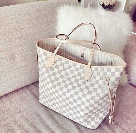 This bag is everything. Tas Louis Vuitton, Sac Louis Vuitton, Jon Bellion, Rich Clothes, Handbags Black, Cheap Michael Kors, Michael Kors Outlet, Lv Bags, Handbags Designer