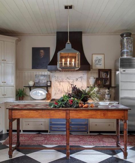 kithcne Classic Timeless Kitchen, European Farmhouse Kitchen, Timeless Kitchen, Farmhouse Kitchen Design, French Country Kitchen, Farmhouse Style Kitchen, Modern Farmhouse Kitchens, Kitchen Style, Cheap Home Decor