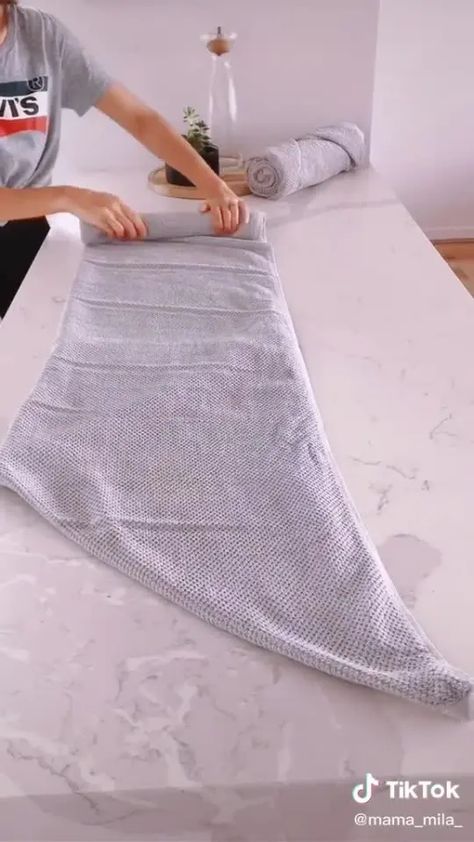 Mum shares space-saving trick on how to fold towels and it makes your bathroom look like a spa Fold Towels Save Space, Spa Towel Folding, Towel Folding Ideas Bathroom, Folding Towels Save Space, Fold Towels Like Hotel, Best Way To Fold Towels, How To Fold Bath Towels, Towel Bathroom Ideas, Decorative Towel Folding