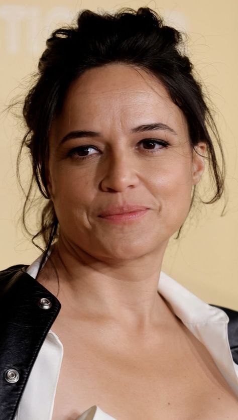 Michelle Rodriguez Selfie, Michelle Rodriguez, Beauty, Quick Saves