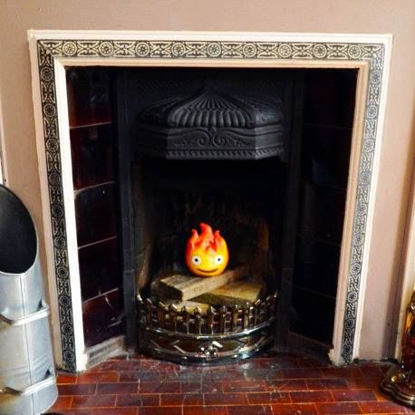 For when the fire isn't lit, Califer is there!! Calcifer Fireplace, Geek Chic Decor, Studio Ghibli Party, Nerd Decor, Nerd Room, Steampunk Gadgets, Geek Decor, Geek Games, Decorative Sculpture