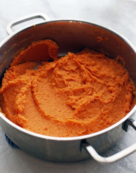 Mashed Squash, Carrot Juice Recipe, Whipped Sweet Potatoes, Sweet Potato Toppings, Vegan Shepherds Pie, Sweet Potato Mash, Acorn Squash Recipes, Baked Squash, Thanksgiving Kitchen