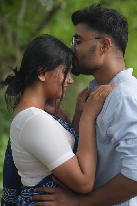 Village Romantic Couple Photography, Bengali Photoshoot, Bengali Couple, Couples Candid Photography, Instagram Couples, Village Photos, Cute Romance, Cute Couples Photography