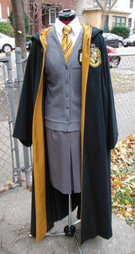 Quincy's Hufflepuff uniform. Hufflepuff Cloak, Vintage Hufflepuff, Witch Uniform, Hufflepuff Cosplay, Hufflepuff Things, Ravenclaw Bedroom, Huffle Puff, Hufflepuff Costume, Hufflepuff Uniform