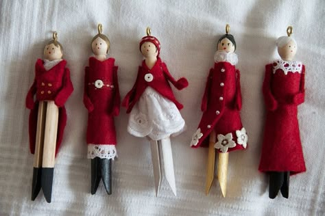 Clothes Pin Ornaments, Clothespin Doll, Clothes Pin Dolls, Christmas Clothespins, Clothespin Crafts, Doll Ornaments, Pin Crafts, Wooden Peg Dolls, Clothespin Dolls