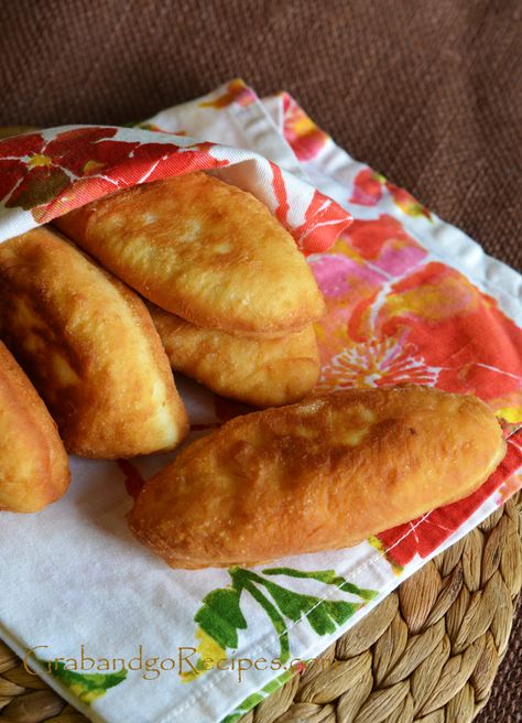 Celebrate Russia Day on June 12 with these Russian Piroshki with Beef & Potato filling. See this easy recipe at: http://www.allaboutcuisines.com/recipe/russian-piroshki-beef-potato-filling #Russian Recipes Russian Piroshki Recipe, Medovik Recipe, Piroshki Recipe, Cheese Turnovers, Mushroom Potato, Oven Baked Chicken Legs, Russian Honey Cake, Potato Filling, Christmas Caroling