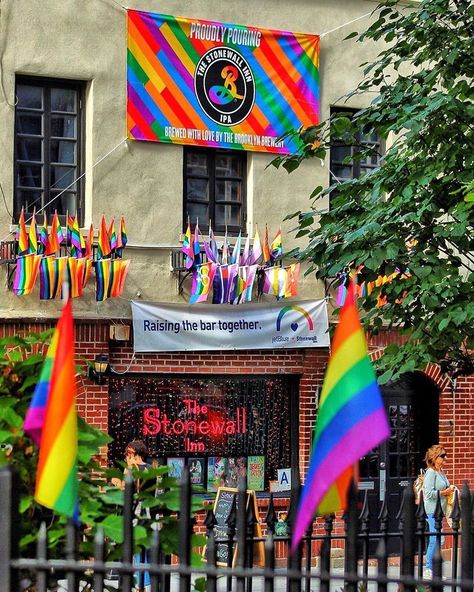 Stonewall Inn 1969, Marsha P Johnson, Sylvia Rivera, Stonewall Inn, Design Fundamentals, P Johnson, Gay History, Bee Creative, World Photo