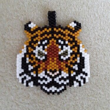 Beaded Flowers Patterns, Tiger Pendant, Fuse Bead Patterns, Beaded Jewelry Bracelets, Beadwork Designs, Beadwork Patterns, Perler Patterns, Beaded Animals, Beading Projects