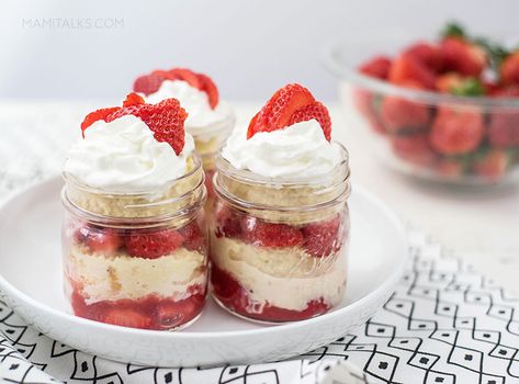 Layered Strawberry Tres leches Cake - Mami Talks™   #MamiTalksBlog #Treslechesdessert #tresleches #dessert #masonjardessert Tres Leches Cake Decoration, Tres Leches Cake Decoration Ideas, Ideas With Strawberries, Christmas Small Gift Ideas, Tres Leches Cake Recipe Authentic, Strawberry Tres Leches Cake, Strawberry Tres Leches, Cake Parfait, Work Treats