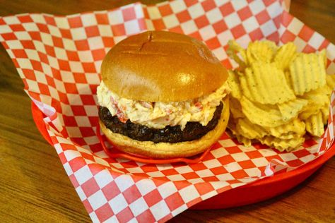 Smoked Pimento Cheese, Pimento Cheese Burger, Cheese Burger Recipe, Pimento Cheese Spread, Cheeseburger Recipe, Salisbury Steak Recipes, Backyard Cookout, Cheese Burger, Salisbury Steak