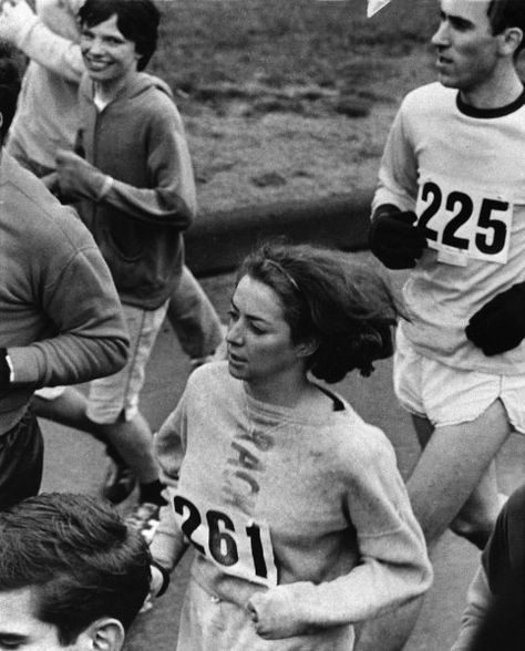 Kathrine Switzer: First Woman to Enter the Boston Marathon Marathon Pictures, Marathon Women, Man Who Fell To Earth, Another Magazine, Intimate Photos, Lou Reed, Boston Marathon, People Running, Ziggy Stardust