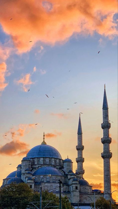 Turkey Aethestic, Istanbul Turkey Aesthetic, Istanbul Mosque, Istanbul Sunset, Blue Mosque Istanbul, Blue Mosque, Beautiful Mosques, Quotes Quran, Canvas Ideas