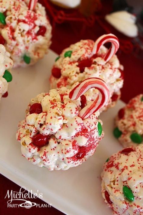 Xmaspopcorn2mls Popcorn Balls Recipe Easy, Popcorn Balls Recipe, Holiday Popcorn, Marshmallow Popcorn, How To Make Popcorn, Christmas Popcorn, Xmas Baking, Gift Homemade, Popcorn Treats