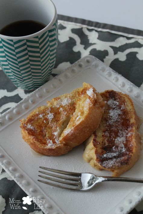 Delicious French Toast Recipe to enjoy for your next breakfast! Serve with your favorite maple syrup. Bread And Coffee, Delicious French Toast Recipe, Country Cafe, Easy French Toast, Easy French Toast Recipe, Skip Breakfast, French Toast Easy, What's For Breakfast, French Toast Recipe