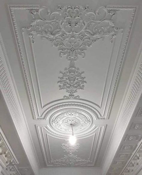 French Ceiling Design, Ceiling Design Unique, Trendy Ceiling Design, Ceiling Design Classic, Wall Molding Living Room, Ceiling Classic, Plaster Ceiling Design, Pop Design For Roof, Gypsum Ceiling Design