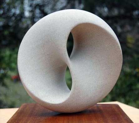 TREFOIL KNOT MINIMAL SURFACE This is the shape a soap film forms over the simplest knot there is, a trefoil. White Sculpture, Ceramic Forms, Istoria Artei, Minimal Surface, Creation Art, Sculptures Céramiques, Japanese Zen, Tanah Liat, Math Art