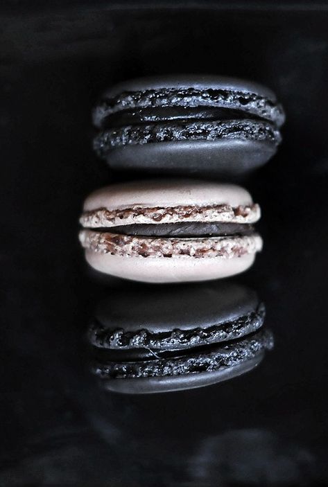 creepy macarons.  i'd fill them with red jam. White Macaroons, French Macaroons, Halloween Desserts, Plated Desserts, Sugar Rush, Pumpkin Spice Latte, Pavlova, Beautiful Food, Macaroons