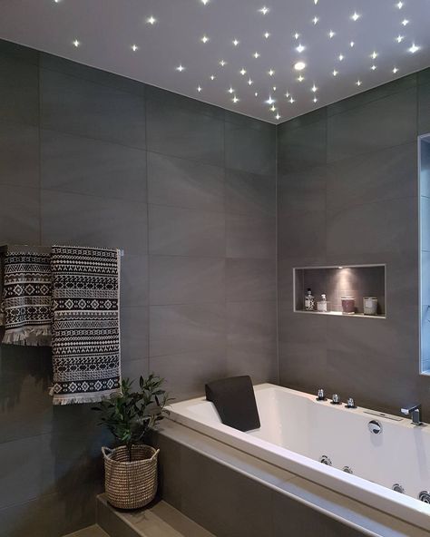 Drømme Bad, Color Walls, Bathroom Gray, Gray Tile, Gray And White Bathroom, Dark Bathrooms, Gray Bathroom, Bathroom Walls, Grey Bathroom