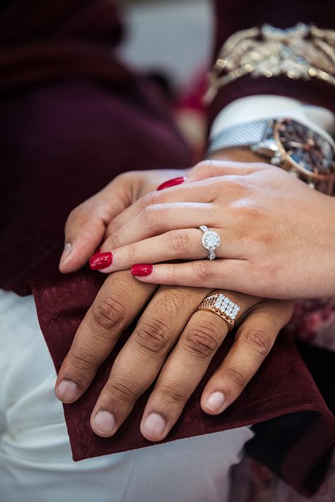 An Extraordinary Sikh Wedding In Australia With Gorgeous Couple Portraits! Engagement Ring Photoshoot, Engagement Portraits Poses, Ring Photoshoot, Indian Engagement Ring, Sikh Wedding Photography, Portraits Ideas, Engagement Look, Indian Wedding Poses, Wedding Dresses Men Indian