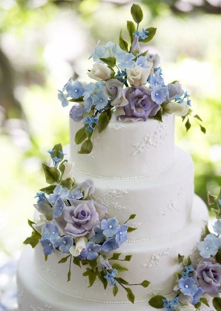 Cake With Blue Flowers, Wedding Cake With Blue, Lavender Wedding Cake, Blue Decorations, Floral Wedding Cakes, Wedding Cakes Blue, Amazing Wedding Cakes, Gorgeous Wedding Cake, Blue Lilac