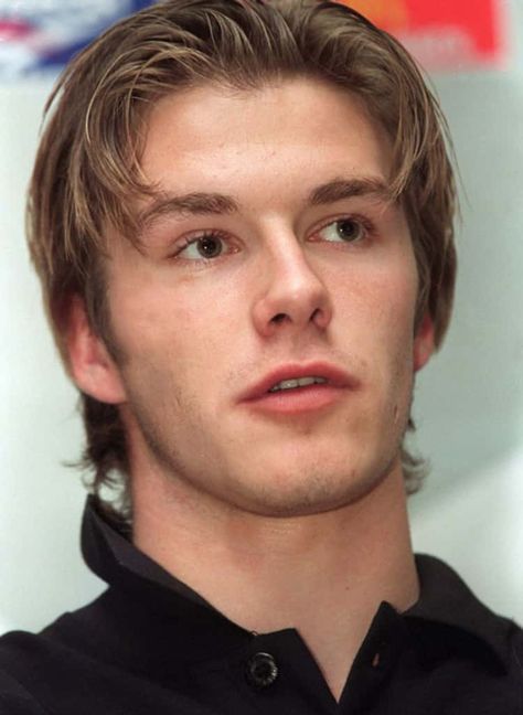 20 Pictures of Young David Beckham David Beckham Vintage, Young Beckham, David Beckham 90s, Young David Beckham, David Beckham Hair, David Beckham Pictures, David Beckham Manchester United, David Beckham Haircut, David Beckham Football