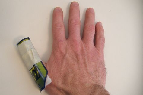 Impromptu Finger Splint: Introduction What is a finger splint?  A finger splint is a medical devise that consists of a flat, padded, moldable, aluminum stick.  It is to be bent over and around a finger.  In order to keep the finger immobile.  Finger splints are used to tr... Thumb Splint, Finger Splint, Diy Cans, Diy Picture, Diy Hacks, Unique Diy, Step By Step, Canning