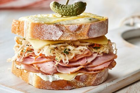 Light Lunch Recipes, Sauerkraut Sandwich, Grilled Sandwiches, Canadian Women, Ham Sandwiches, Picnic Ideas, Recipes Appetizers And Snacks, Smoked Ham, Quick Bite