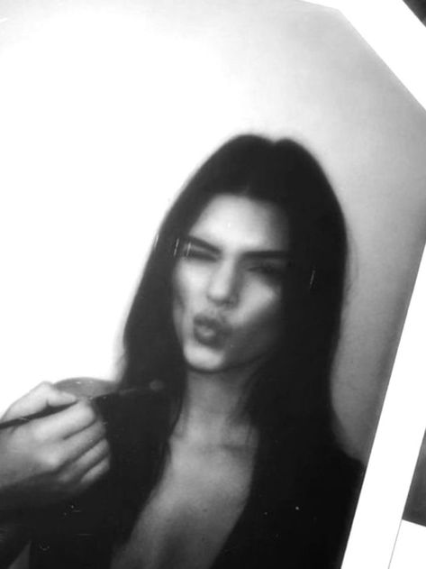 Kendall Polaroid, Kendall Jenner Dark, Kendall Jenner 2017, K Jenner, Kendall Jenner Pics, Kendall Jenner Aesthetic, Kylie Jenner Icons, Kendall Jenner Icons, Kendall Jenner Face