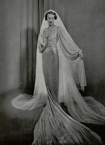 Wedding dress. Jeanne Lanvin. L'officiel de la Mode March 1935 Lanvin Wedding Dress, Wedding Dress 1920s, Vintage Wedding Dress 1920s, Look Gatsby, 1930s Wedding Dress, 1920s Wedding Dress, 1930s Wedding, Jeanne Lanvin, Vintage Wedding Photos