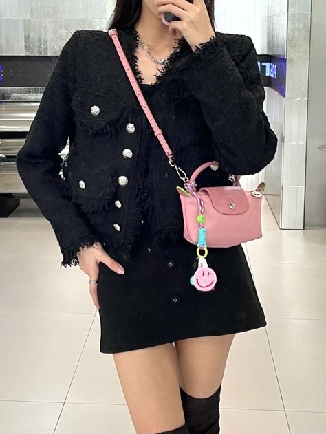 Add two accessories without harmful bags, and there is a shoulder strap,hang up cute pendants,so cuteeee Long Champ Bag, Longchamp Mini, Longchamp Outfit, Longchamp Bag, Inside My Bag, Pretty Bags, Cute Bags, Pink Bag, Mini Bag