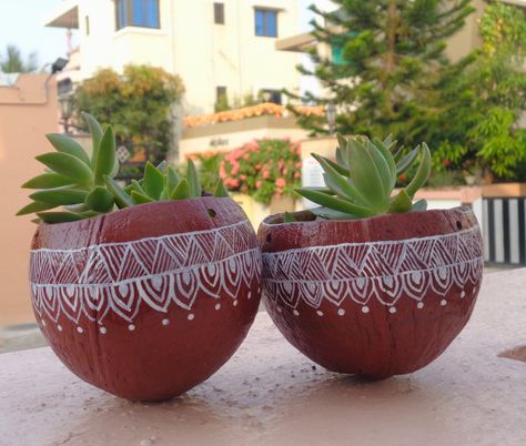 Coconut Shell Garden Ideas, Painted Coconut Shell Art, Art On Coconut Shell, Coconut Shell Planter Ideas, Coconut Shell Painting Ideas, Coconut Shell Crafts Creative, Coconut Decoration Ideas, Kerala Decor, Coconut Shell Art