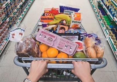 8 Ways The Grocery Store Is Making You Eat More-Have a healthy (& cheap) trip to the grocery store Resep Makanan Beku, Gmo Foods, Shopping List Grocery, Menu Planning, Grocery Shop, Freezer Meals, Grocery Shopping, Fruits And Veggies, Get Healthy