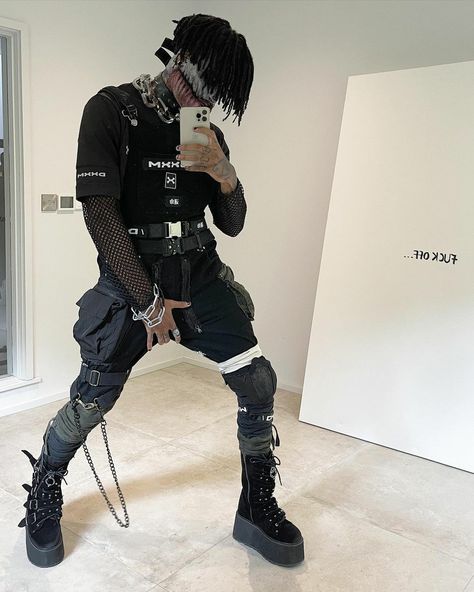 Scarlxrd Pfp, Punk Rock Fashion Mens, Scarlxrd Aesthetic, Black Goth Boy, Cybergoth Men, Gothic Techwear, Cyberpunk Outfit Male, Techware Fashion, Eboy Fits