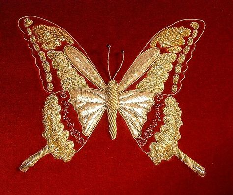 Goldwork Embroidery Goldwork Butterfly, Embroidery Goldwork, Goldwork Embroidery, Gold Work Embroidery, Butterfly Mask, Textile Fiber Art, Gold Work, Gold Embroidery, Embroidery Lace