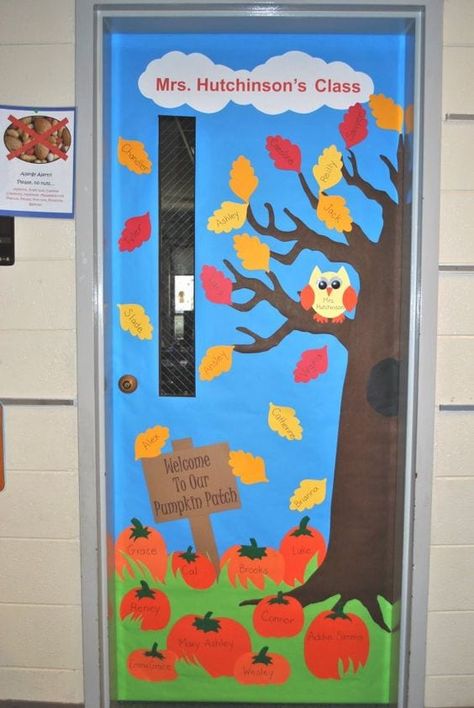 65 Awesome Classroom Doors For Back-to-School Fall Classroom Door, November Bulletin Boards, Class Door, Classroom Decor High School, Fall Classroom, Classroom Doors, School Doors, 13 November, Classroom Decor Themes