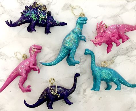 Diy Dinosaur Decorations, Dino Themed Christmas Tree, Dinosaur Tree Christmas, Dino Ornament Diy, Dinosaur Christmas Decorations Diy, Diy Dinosaur Ornaments, Diy Dinosaur Decor, Dinosaur Ornament Diy, Upcycled Ornaments