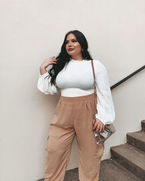 Fresh Plus Size Spring 2024 Fashion Trends: Casual to Work Styles Plus Size Beige Outfit, Plus Cargo Pants Outfit, Plus Size Spring Outfit, Casual Bar Outfits, Plus Size Teen, Victorian Elegance, Bar Outfits, Polished Casual, 2024 Fashion Trends